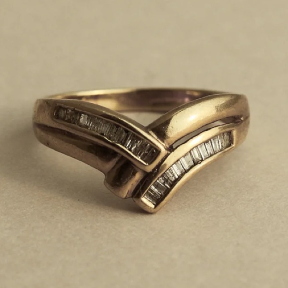 Kinn Vintage 14K Gold Ring with Baguette Diamonds
